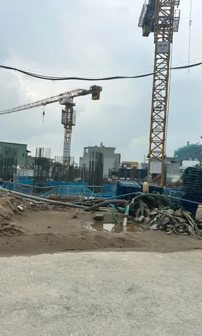 Nhà nứt, nền lún cạnh công trường: Nỗi lo của người dân sống sát các dự án đang thi công